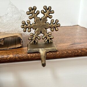 Heavy duty Bronze Snowflake Stocking Holder 4 piece OCTERIC brand